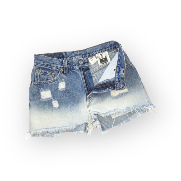 new LF Furst of a Kind ✿ Levi's® 517’s® Floral Trim Cut Off Denim Jeans Short ✿ - Picture 13 of 16